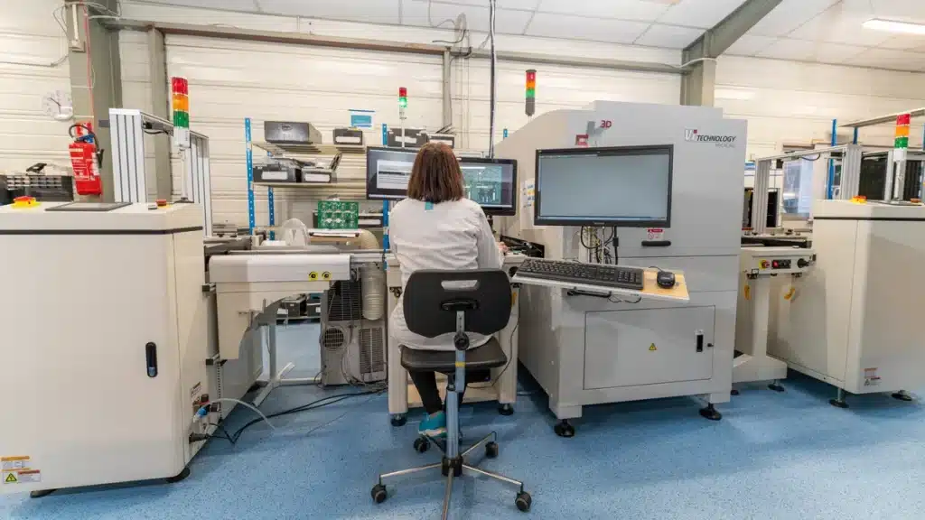 Les moyens de contrôle et de test sont dimensionnés selon les exigences du produit.