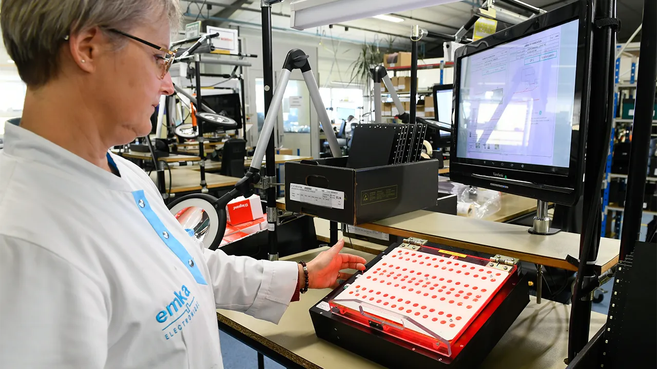 Boîtier d’affichage LED en cours de conception électronique