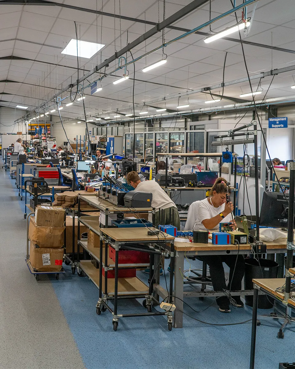 EMKA Electronique, entreprise à taille humaine accompagnant la conception et fabrication de solutions électroniques et électrotechniques