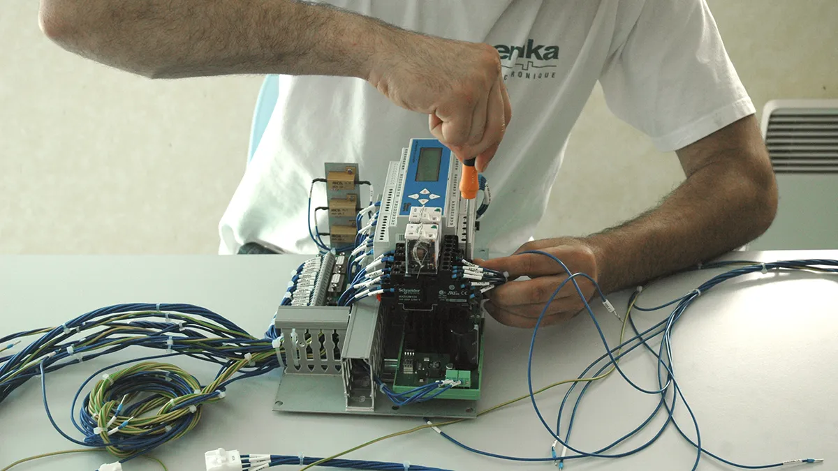 Boîtier automate pour machine-outil