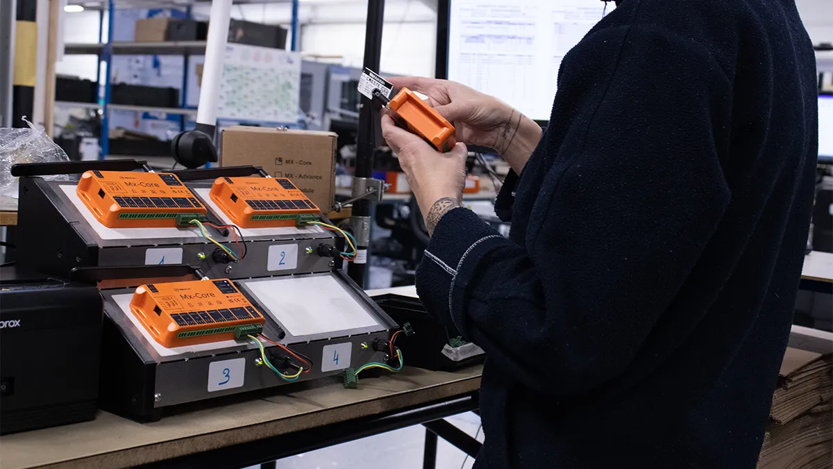 Boîtier électronique de maintenance pour ascenseur