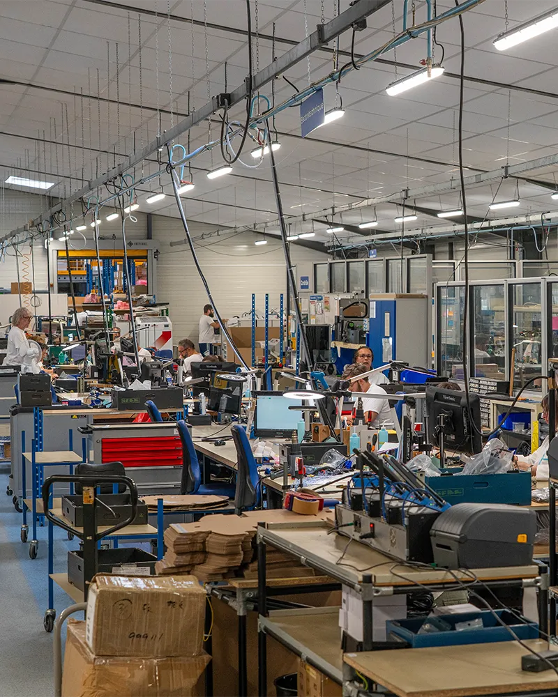Production électronique adaptée, flexible et proche des équipes clients