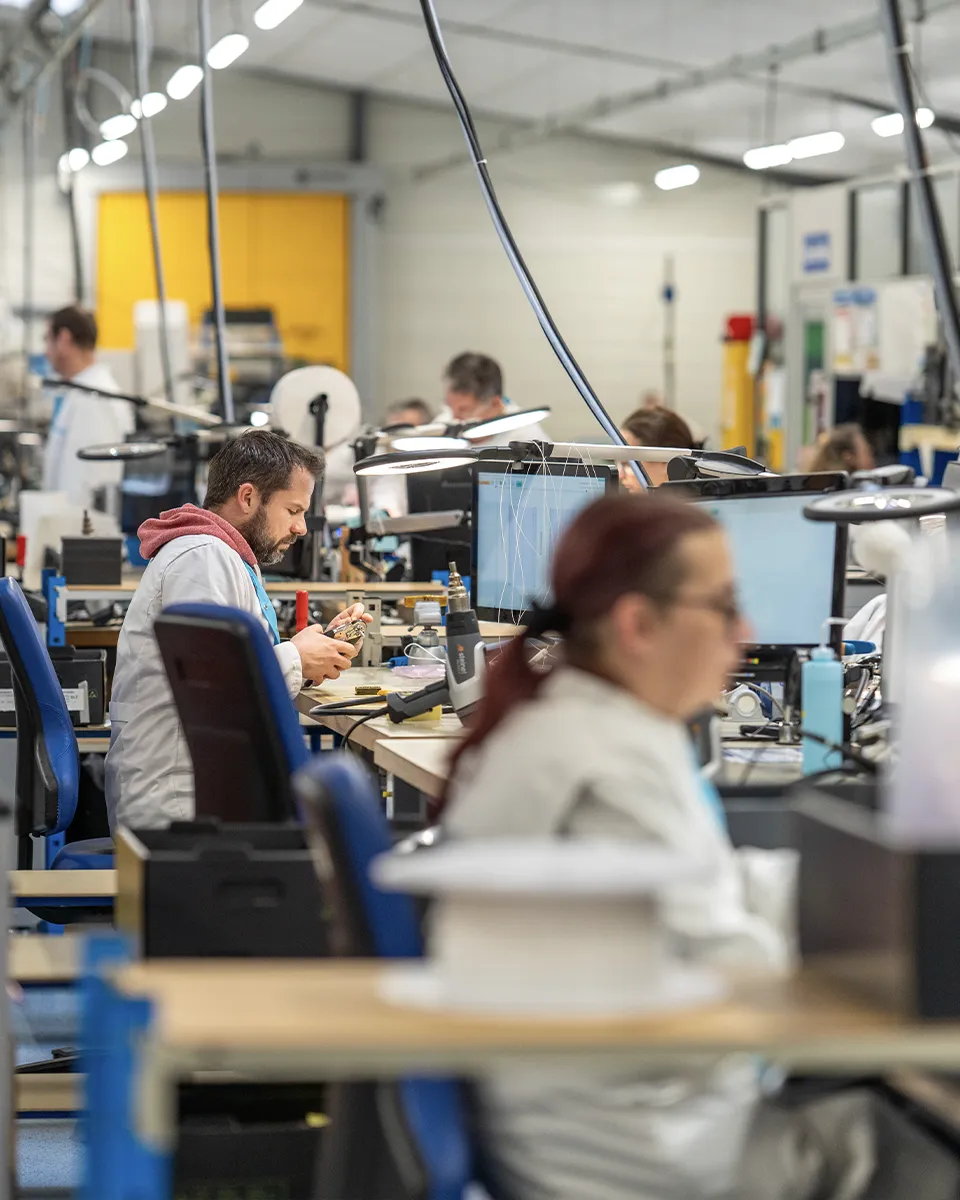 EMKA Electronique, entreprise à taille humaine accompagnant la conception et fabrication de solutions électroniques et électrotechniques