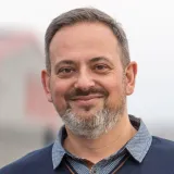 Mike Tavares, Directeur Business & Supply d’EMKA Électronique, expert en sous-traitance électronique (EMS)