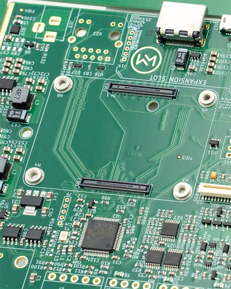 Carte électronique en cours de routage - EMKA Electronique