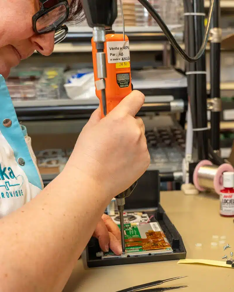 Traçabilité et test des réparations de cartes électroniques - EMKA