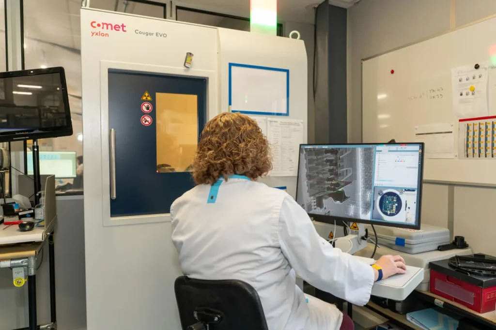 L'inspection par rayons X permet de contrôler les brasures non accessibles visuellement.