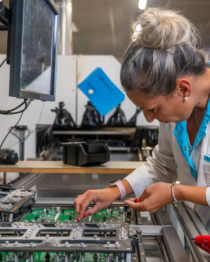 Fabrication de cartes électroniques en France sur un site EMKA