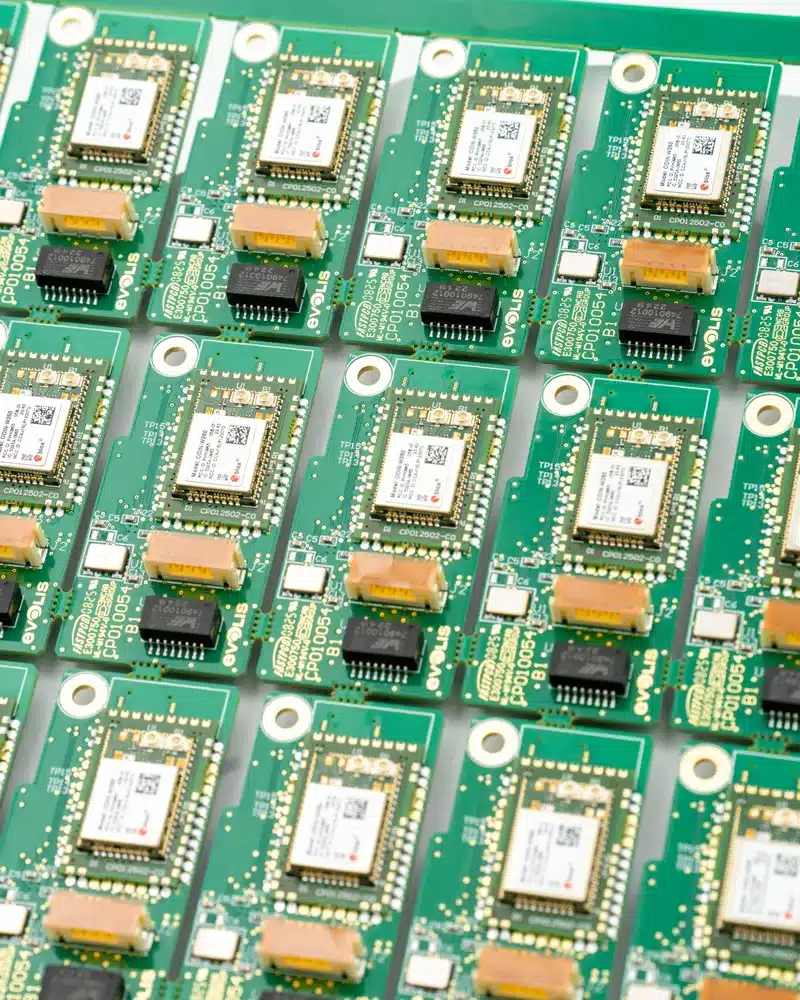 Assemblage CMS de cartes électroniques sur ligne de production EMKA
